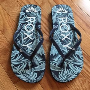 New!! Roxy Flip Flops